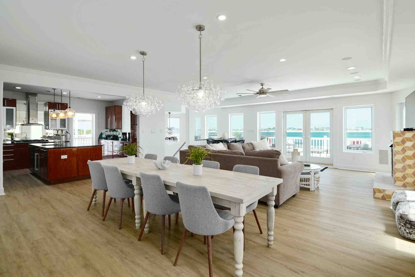 Icon Playce: Beachfront with 360 rooftop