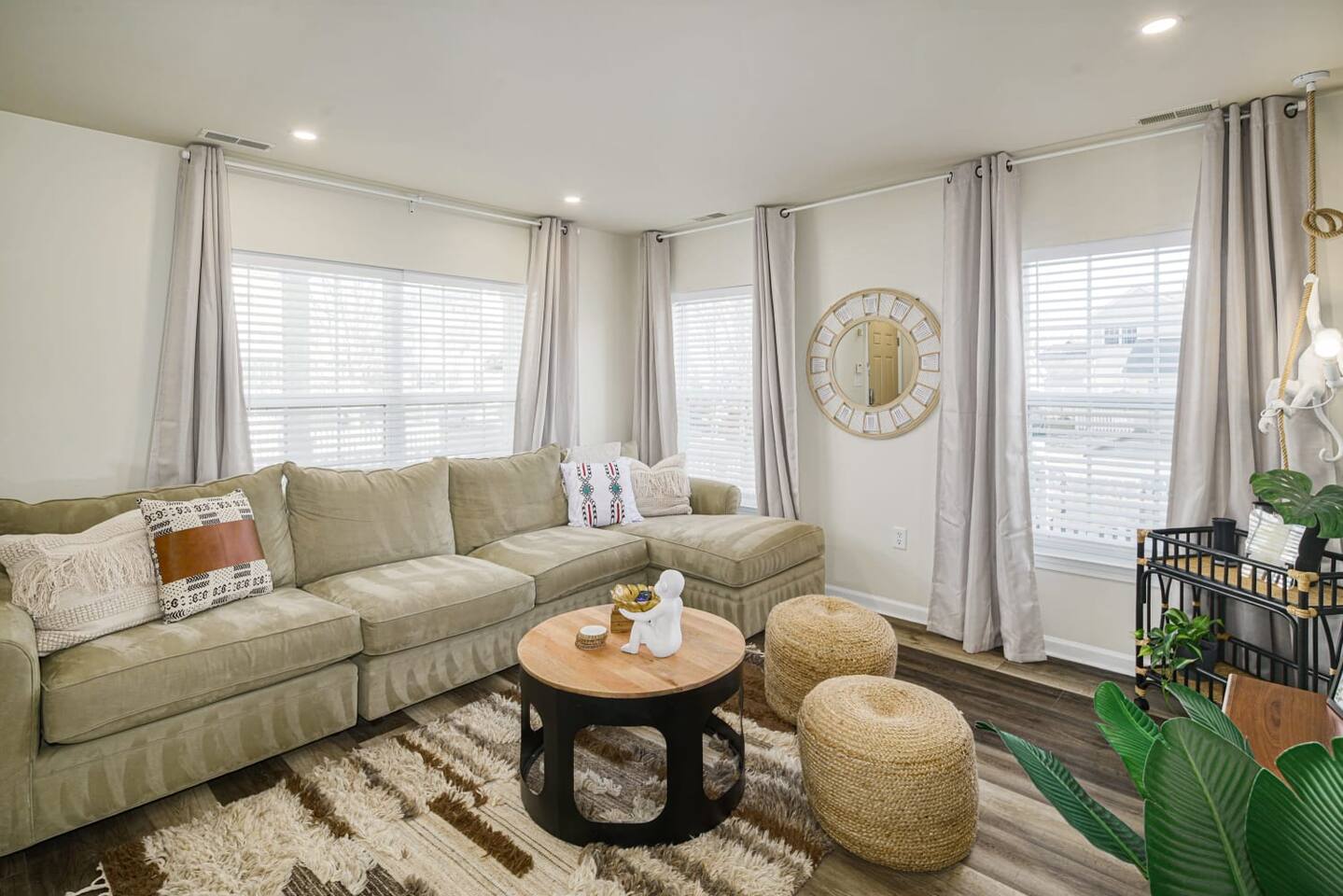 Imani Playce: Perfect location w/ Boho Vibes!