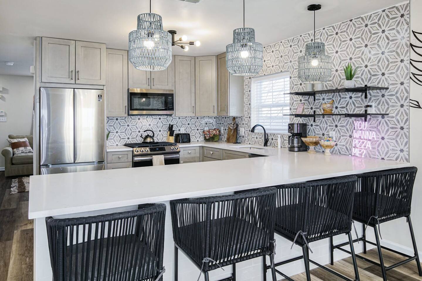 Imani Playce: Perfect location w/ Boho Vibes!