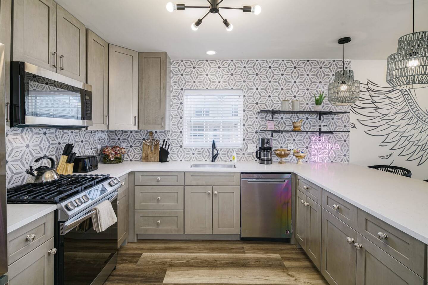 Imani Playce: Perfect location w/ Boho Vibes!