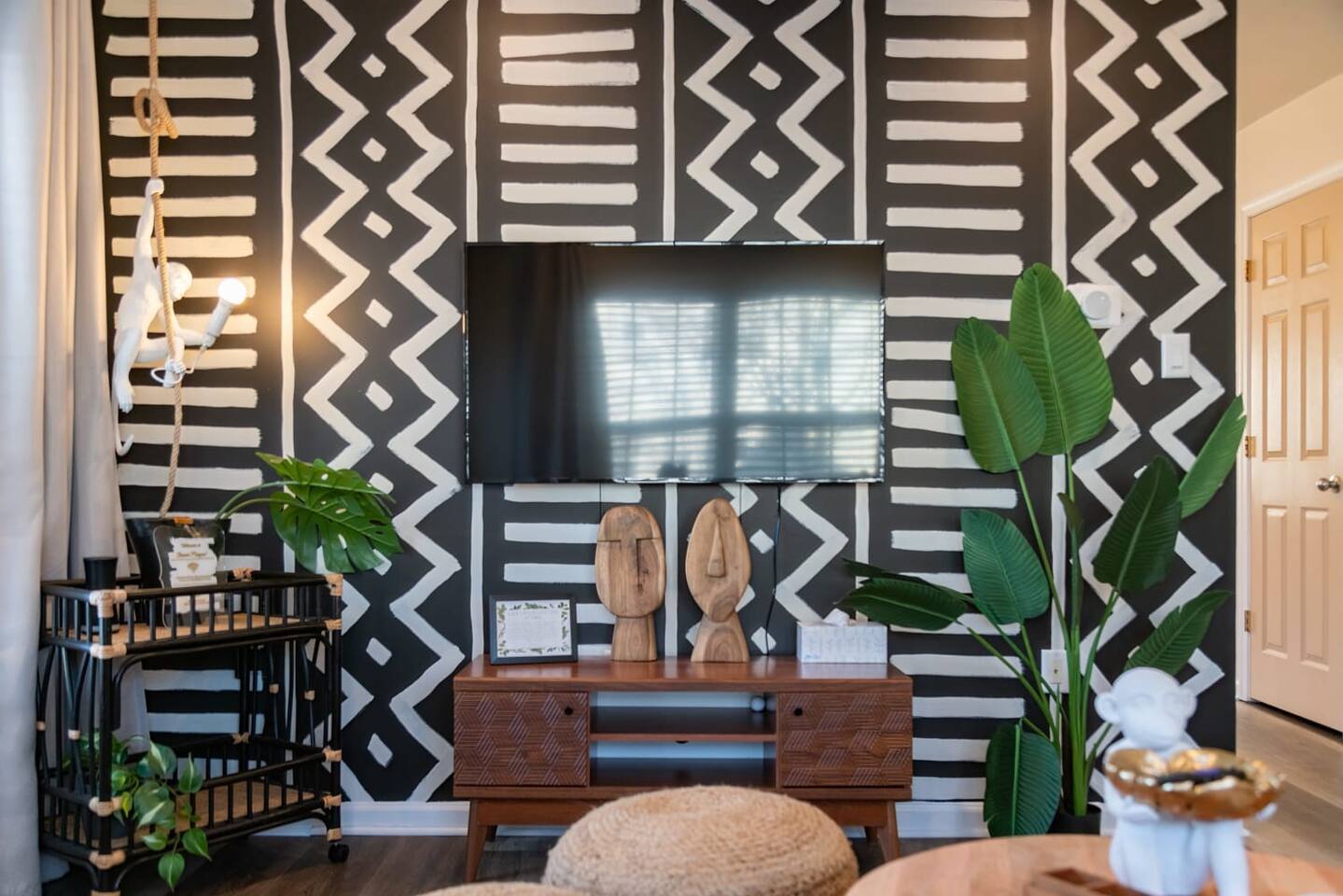Imani Playce: Perfect location w/ Boho Vibes!