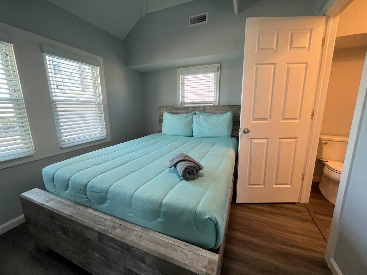 The Beacon Ocean City- 7 Bedrooms, Close to All!