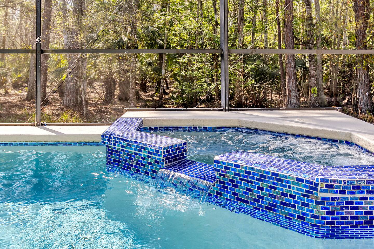 Stunning 5 bedroom pool home in gated community minutes from Disney
