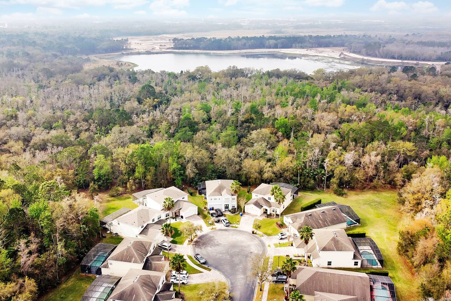 Stunning 5 bedroom pool home in gated community minutes from Disney