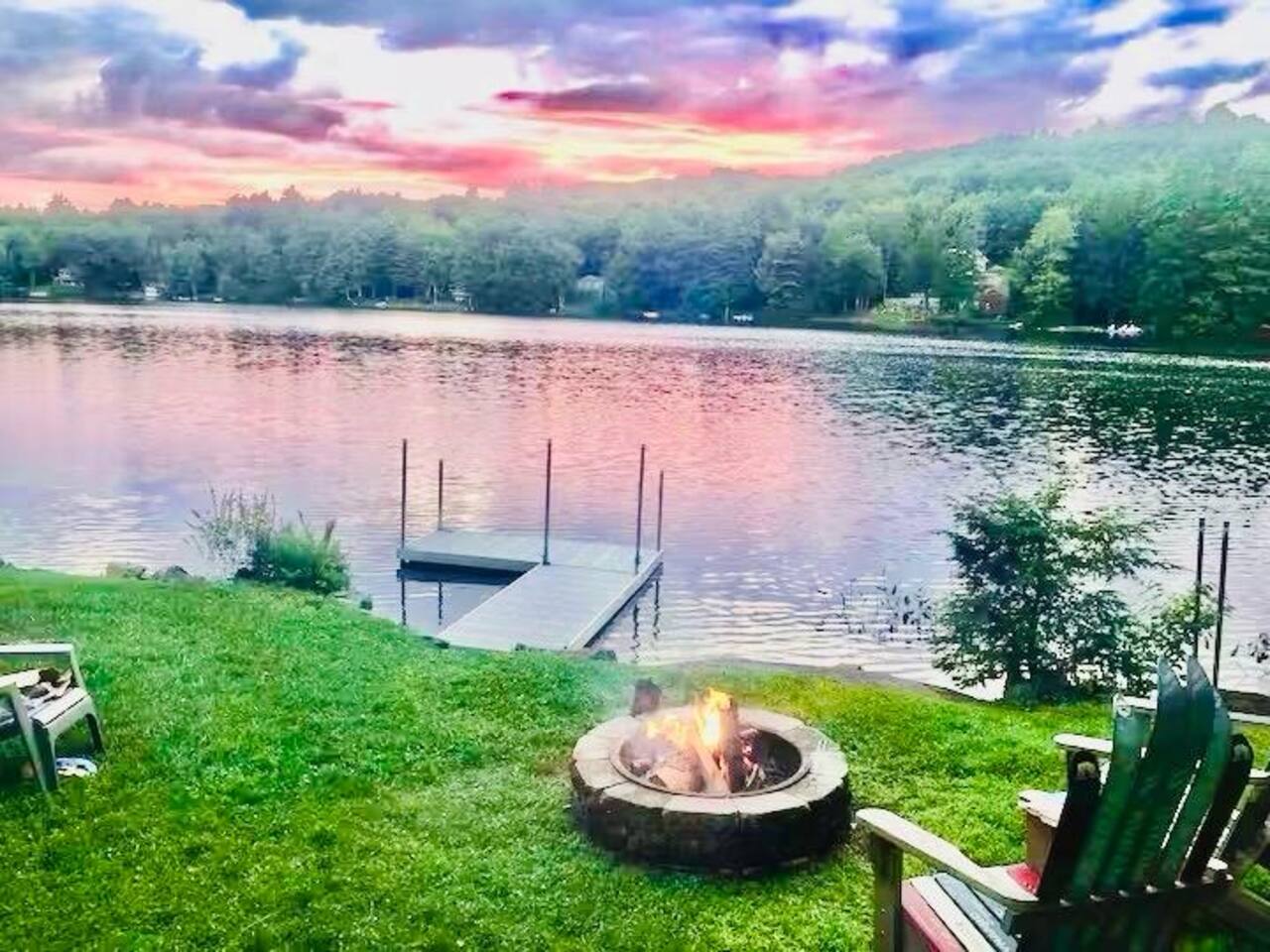 Epsom Lakefrnt Escape~Dock~Grill~Firepit-Woodstove