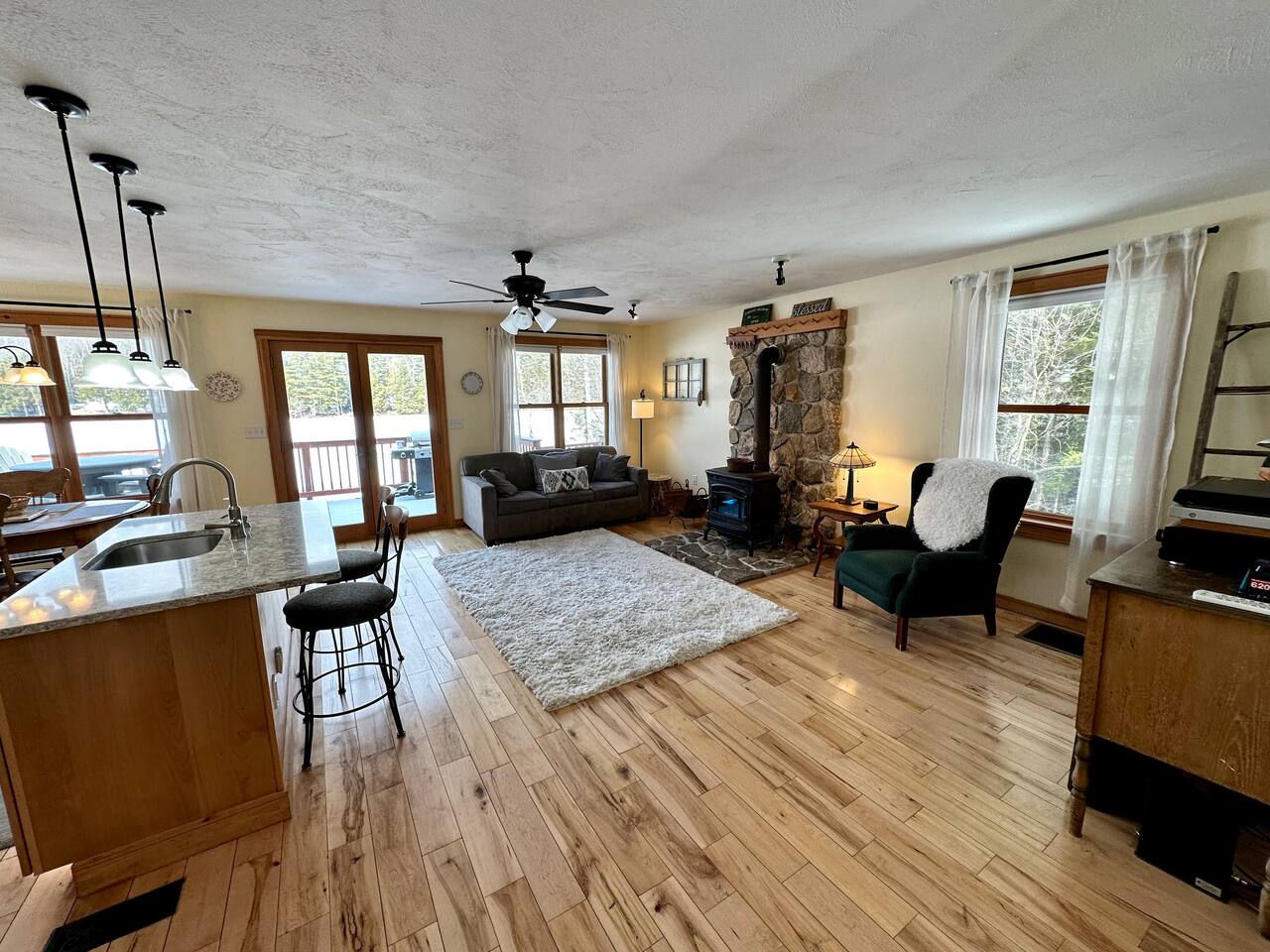 Epsom Lakefrnt Escape~Dock~Grill~Firepit-Woodstove