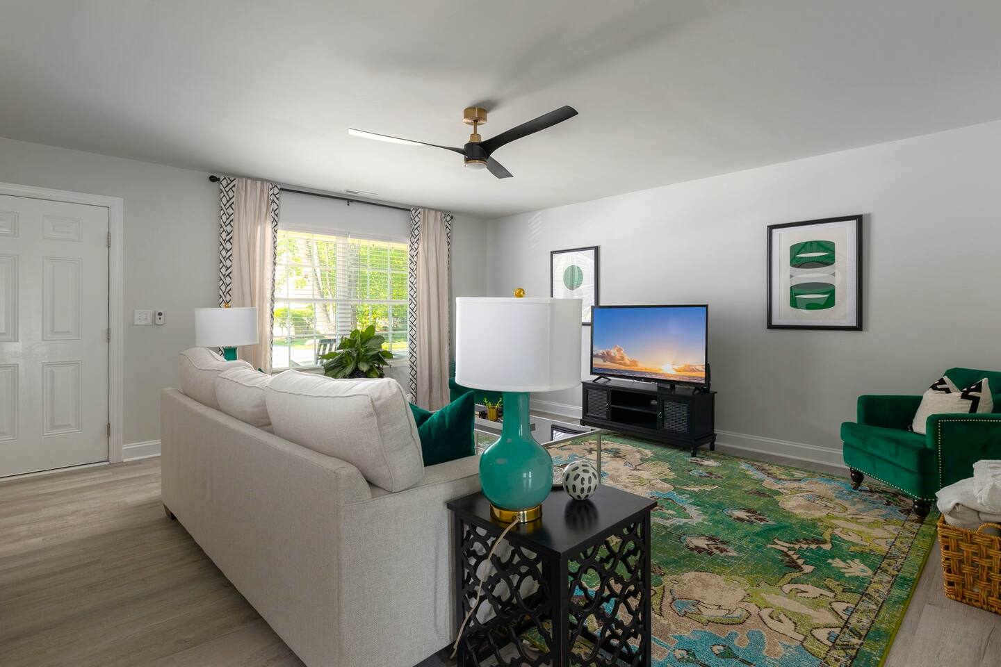 Luxury 4BR High Point Retreat | Hot Tub | BBQ