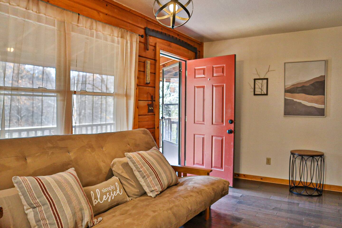 Cozy cabin 10 minutes to Harrah's Cherokee!