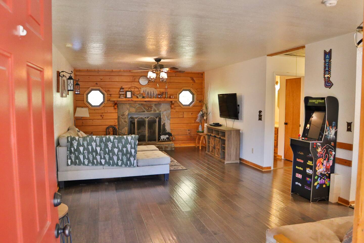 Cozy cabin 10 minutes to Harrah's Cherokee!