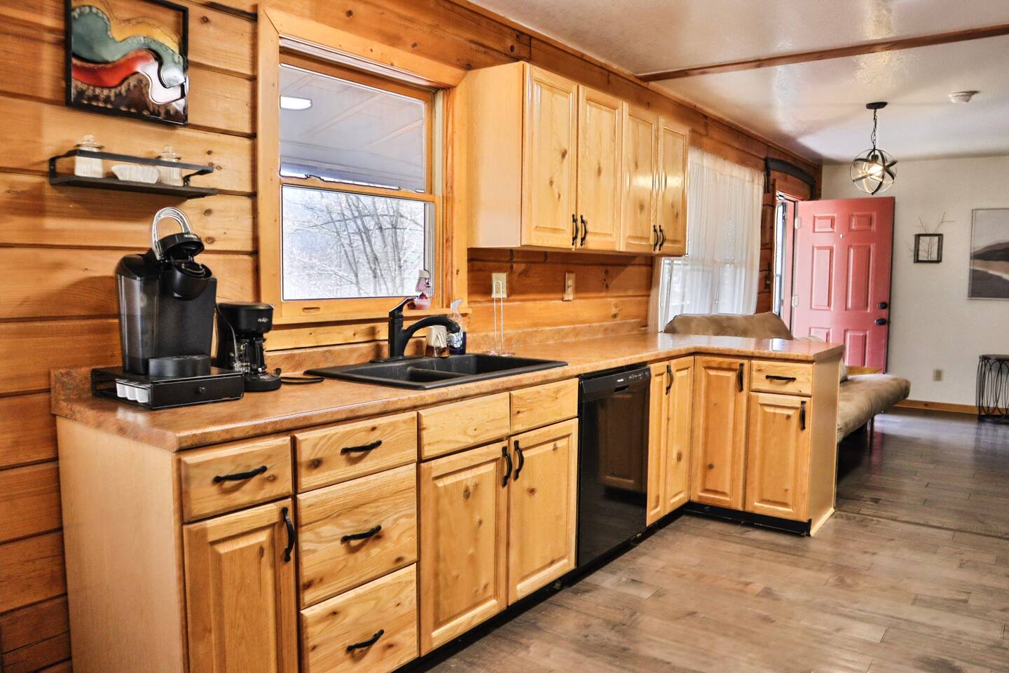 Cozy cabin 10 minutes to Harrah's Cherokee!