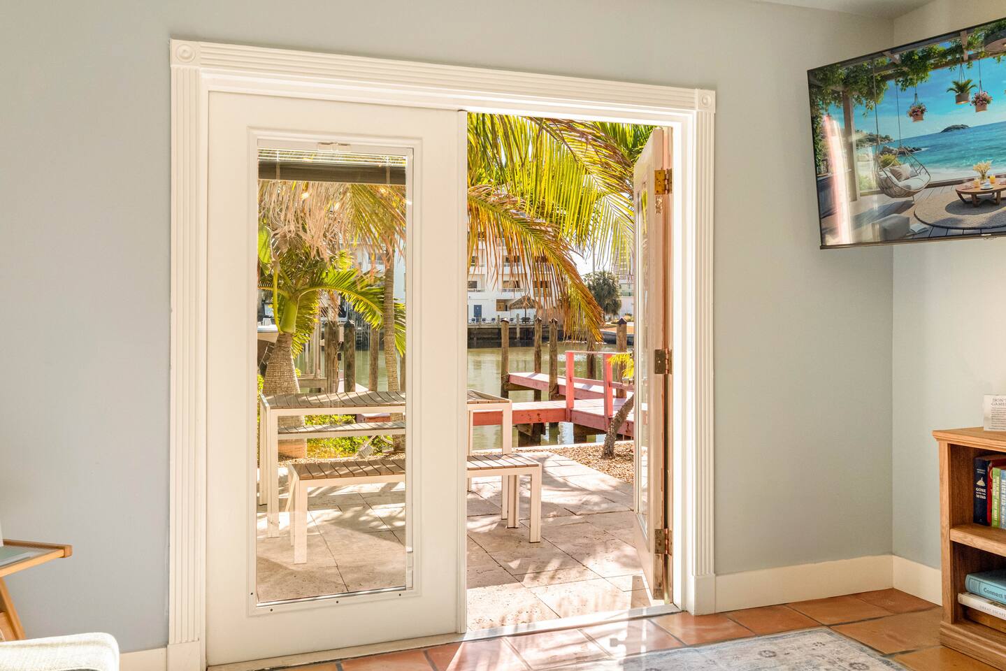 Doorstep Dock ~ Waterfront ~ 3 min to beach