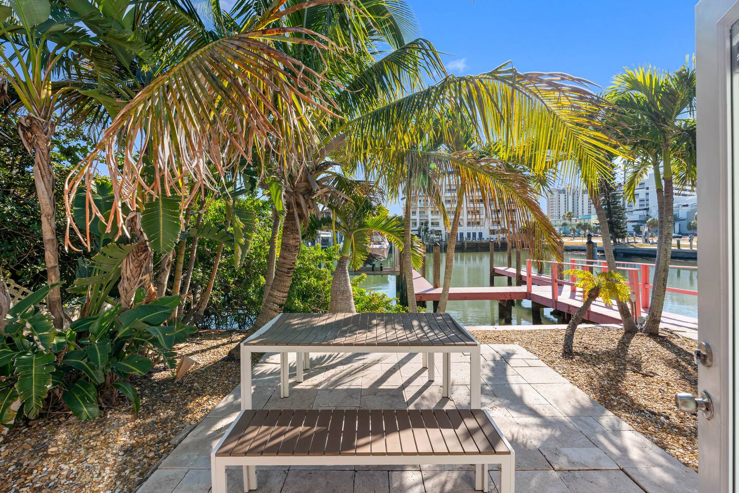 Doorstep Dock ~ Waterfront ~ 3 min to beach — Clearwater — vacation rental