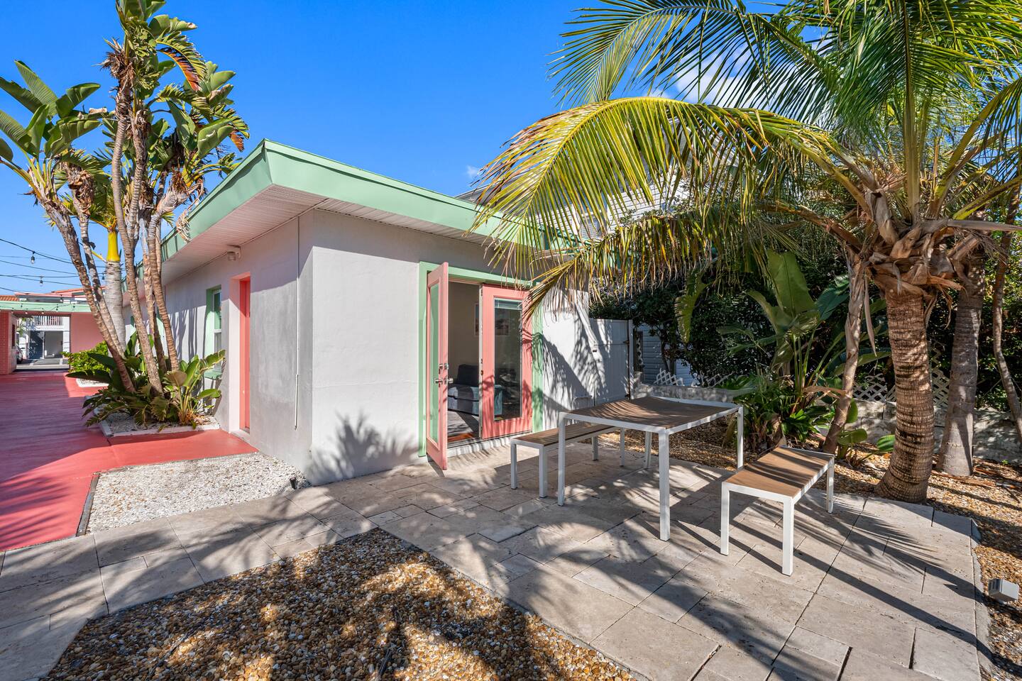 Doorstep Dock ~ Waterfront ~ 3 min to beach