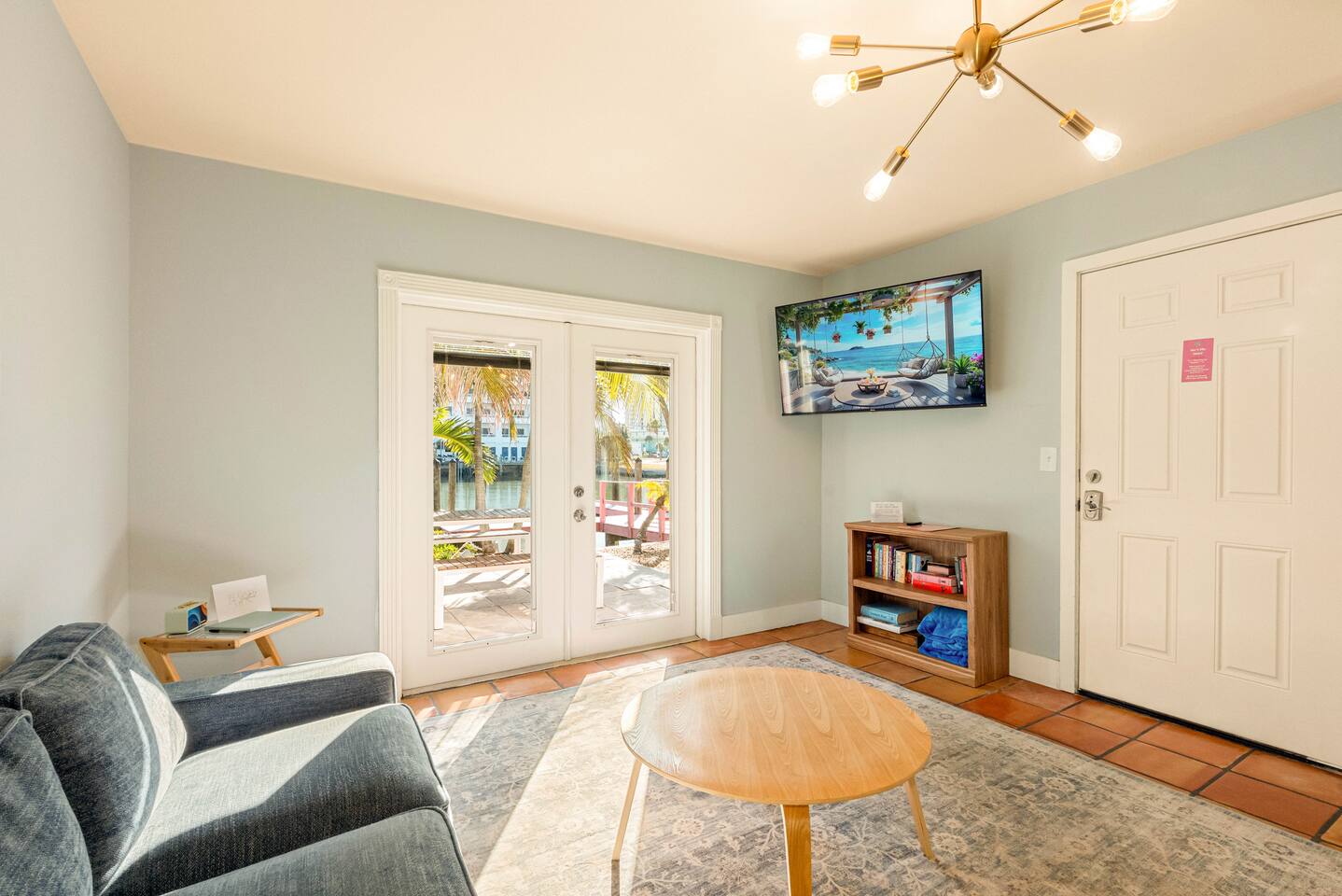 Doorstep Dock ~ Waterfront ~ 3 min to beach