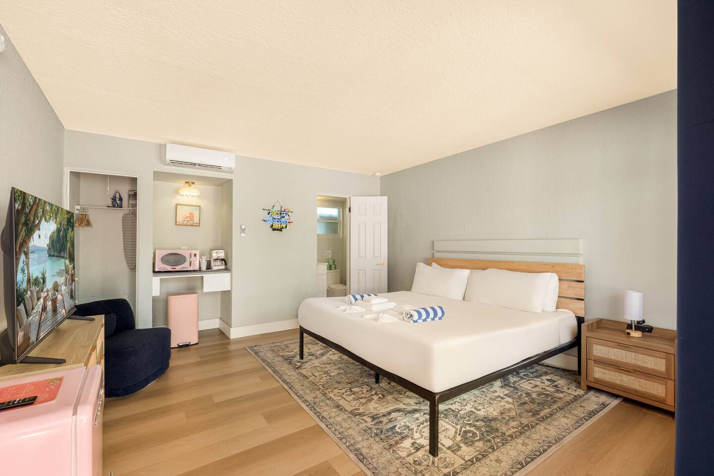 3 min to beach ~ pool ~ free parking ~ dock
