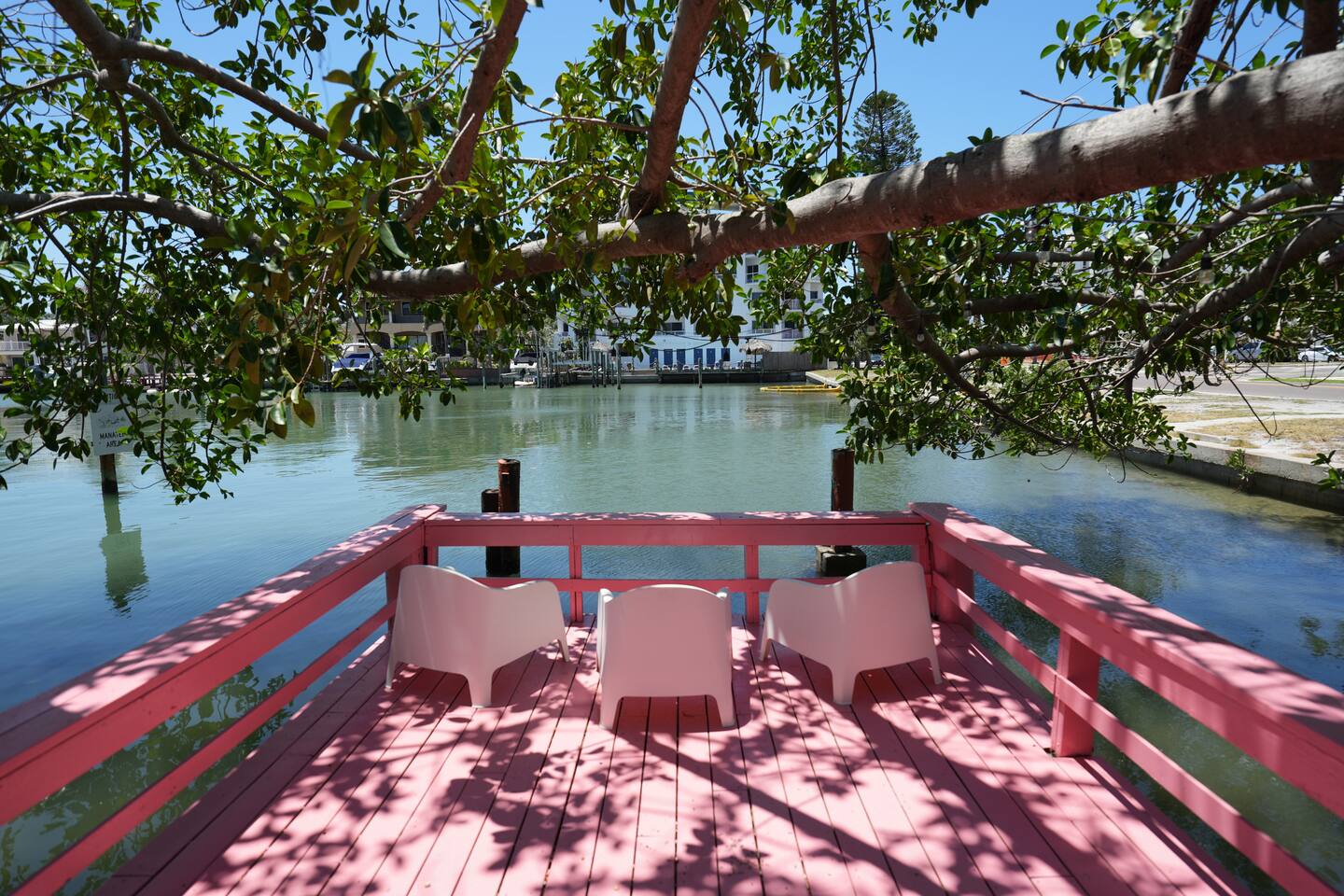 3 min to beach ~ pool ~ free parking ~ dock ~
