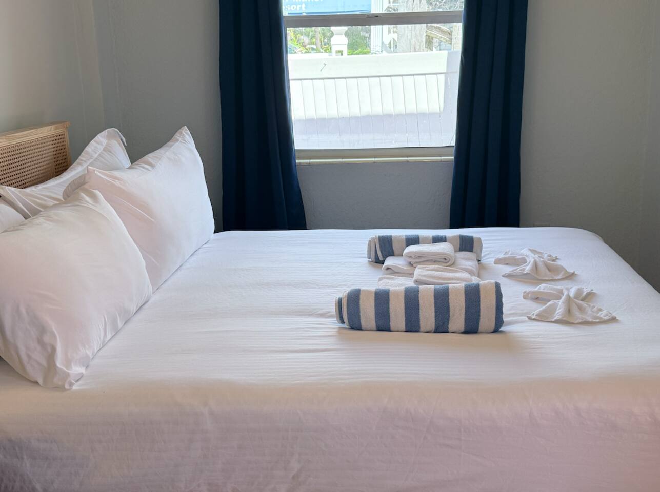 3 min to beach ~ dock ~ pool ~ free parking