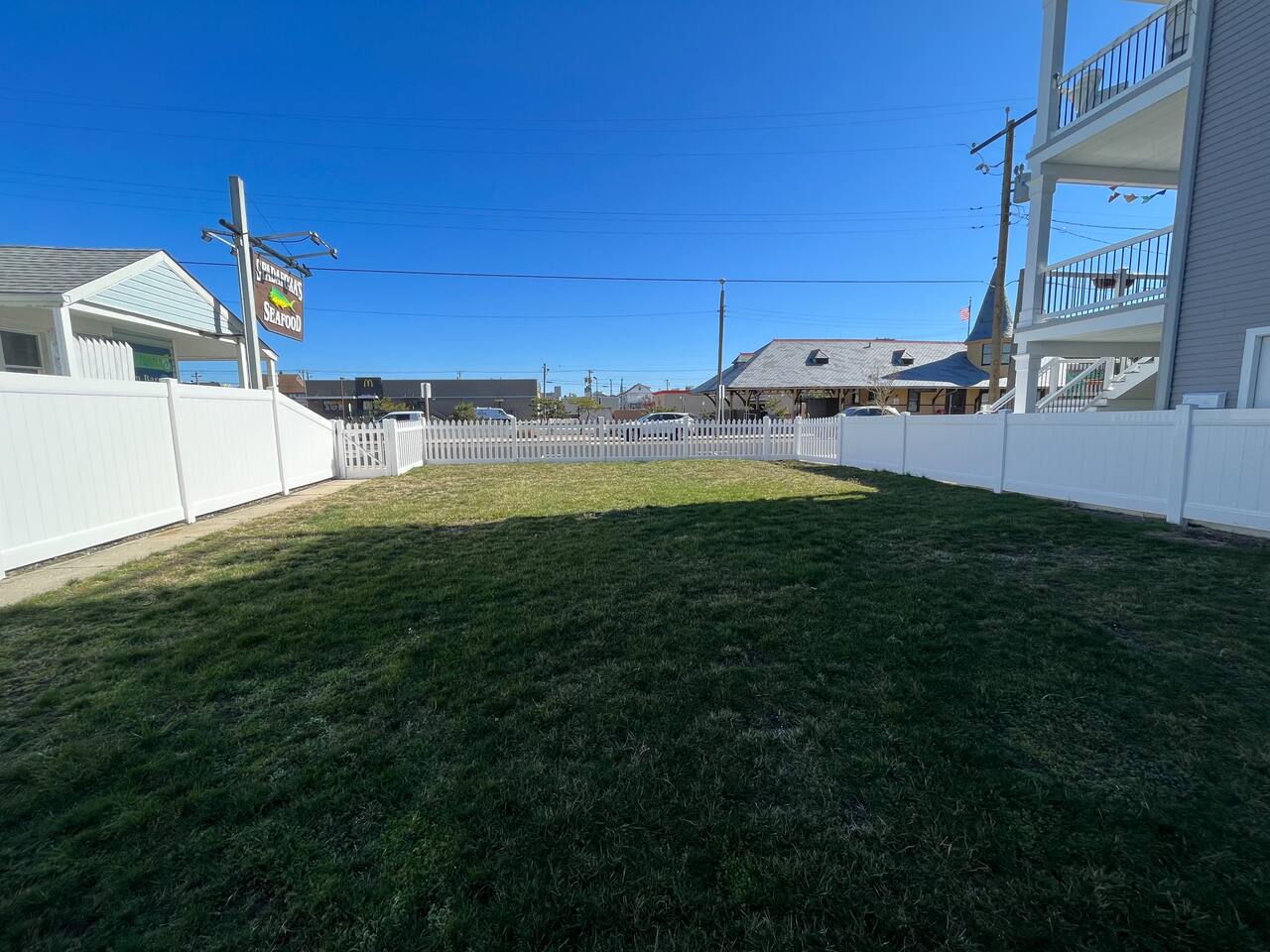 The Beacon OC 1- Cozy 3 Bedroom, Close to All!