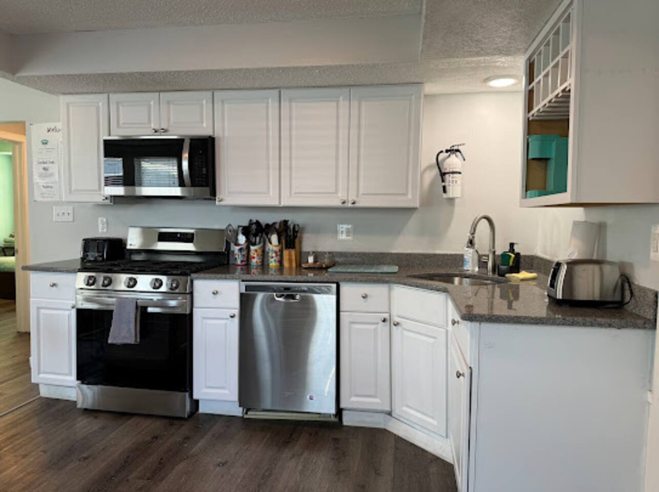 The Beacon OC 1- Cozy 3 Bedroom, Close to All!