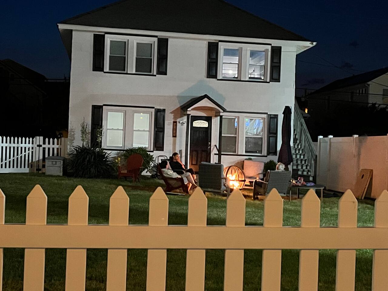 The Beacon OC 1- Cozy 3 Bedroom, Close to All!