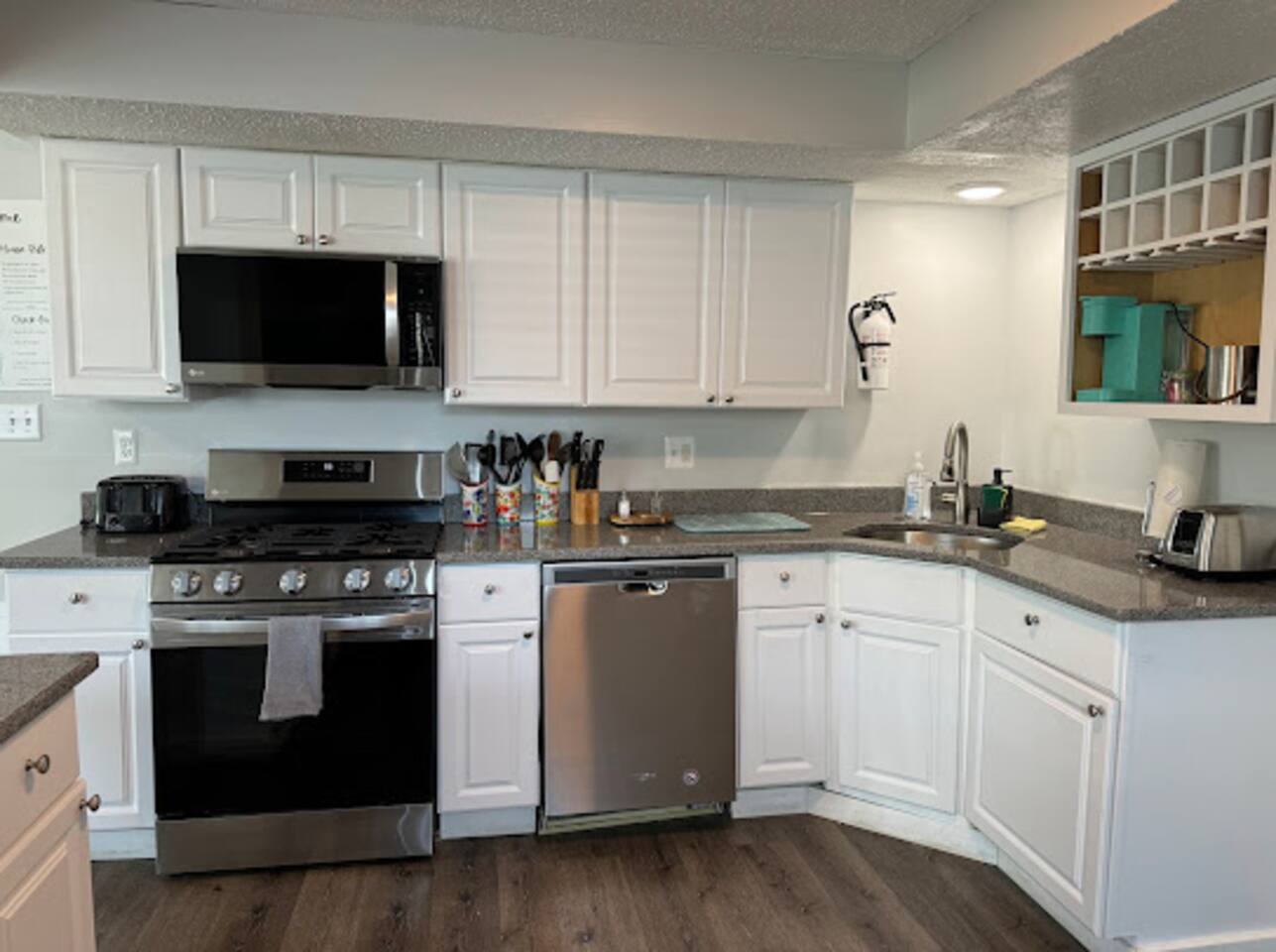 The Beacon OC 1- Cozy 3 Bedroom, Close to All!