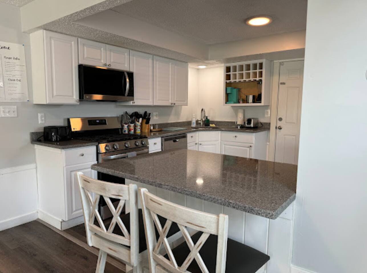 The Beacon OC 1- Cozy 3 Bedroom, Close to All!