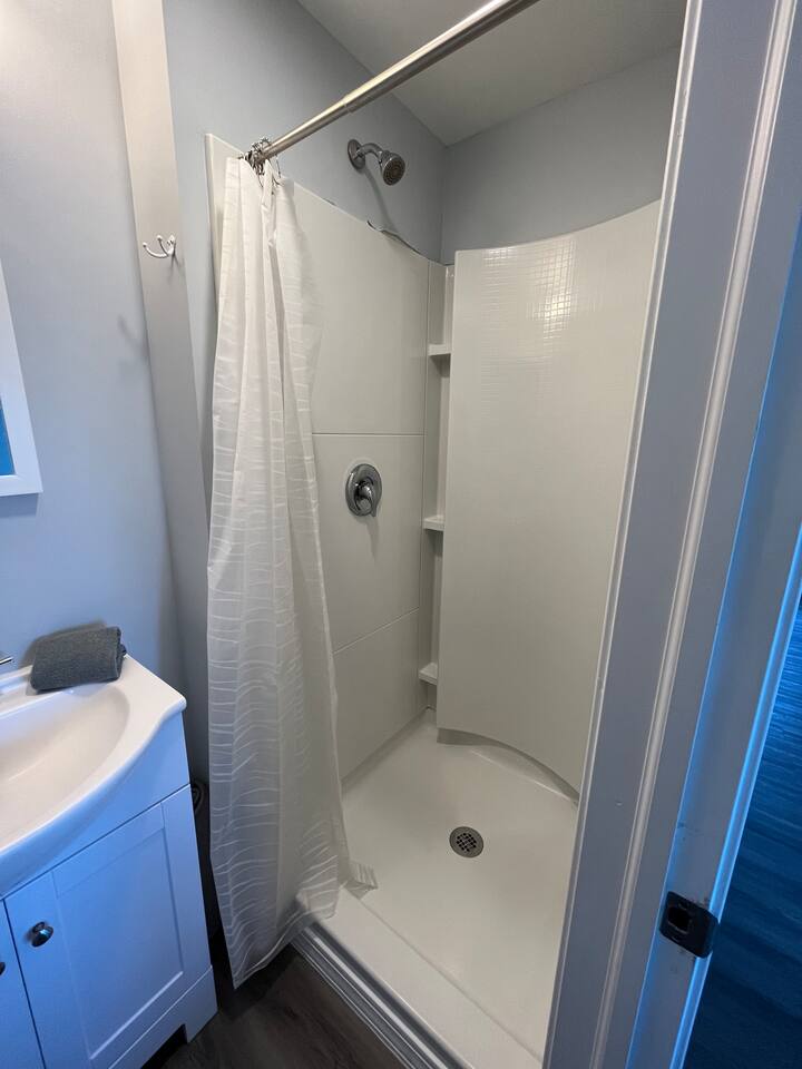 The Beacon OC 2 - Cozy 4 Bedroom, Close to All!