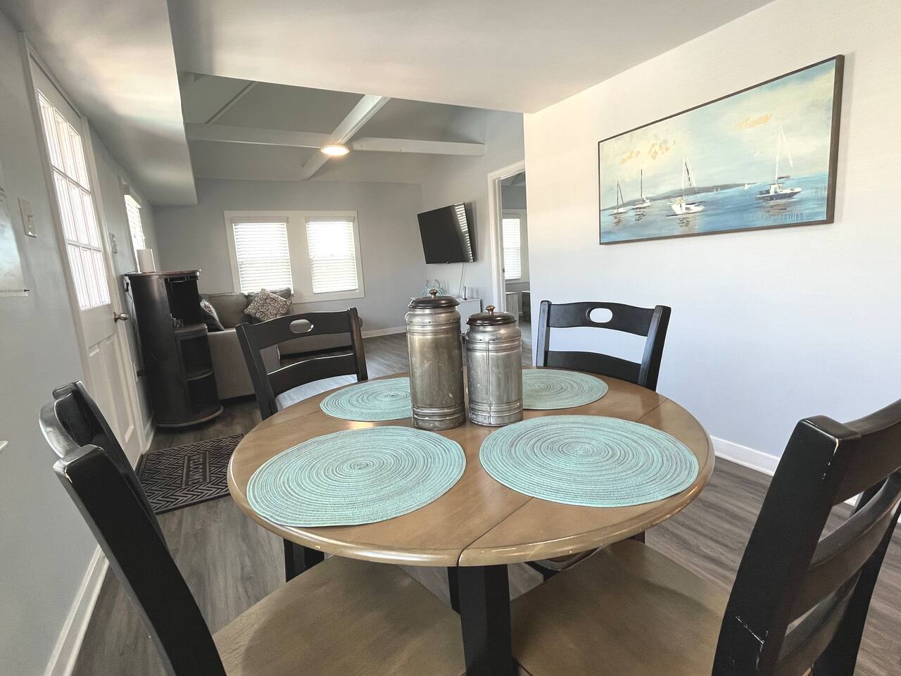 The Beacon OC 2 - Cozy 4 Bedroom, Close to All!