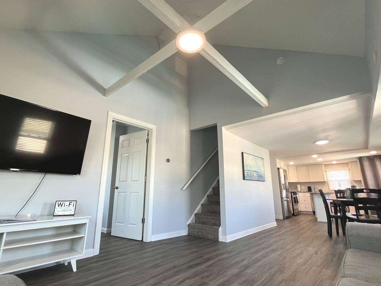 The Beacon OC 2 - Cozy 4 Bedroom, Close to All!
