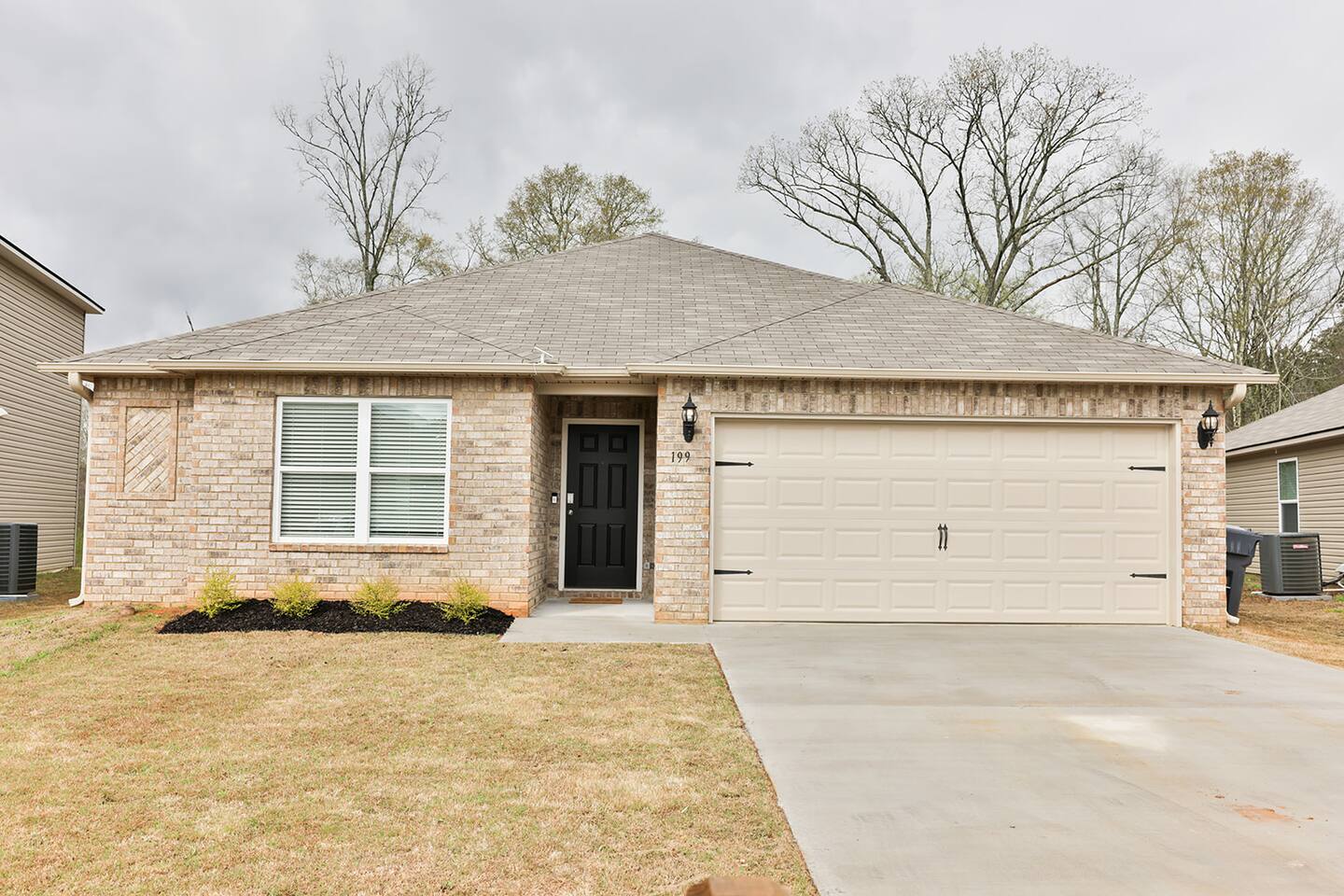 New Home 3 mi. from Talladega Speedway w/King bed!