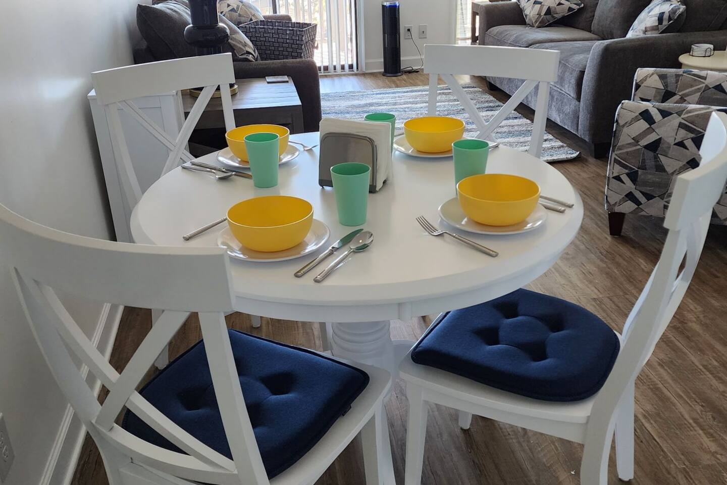 Sandy Feet Retreat King Bed, ocean view, pools E14
