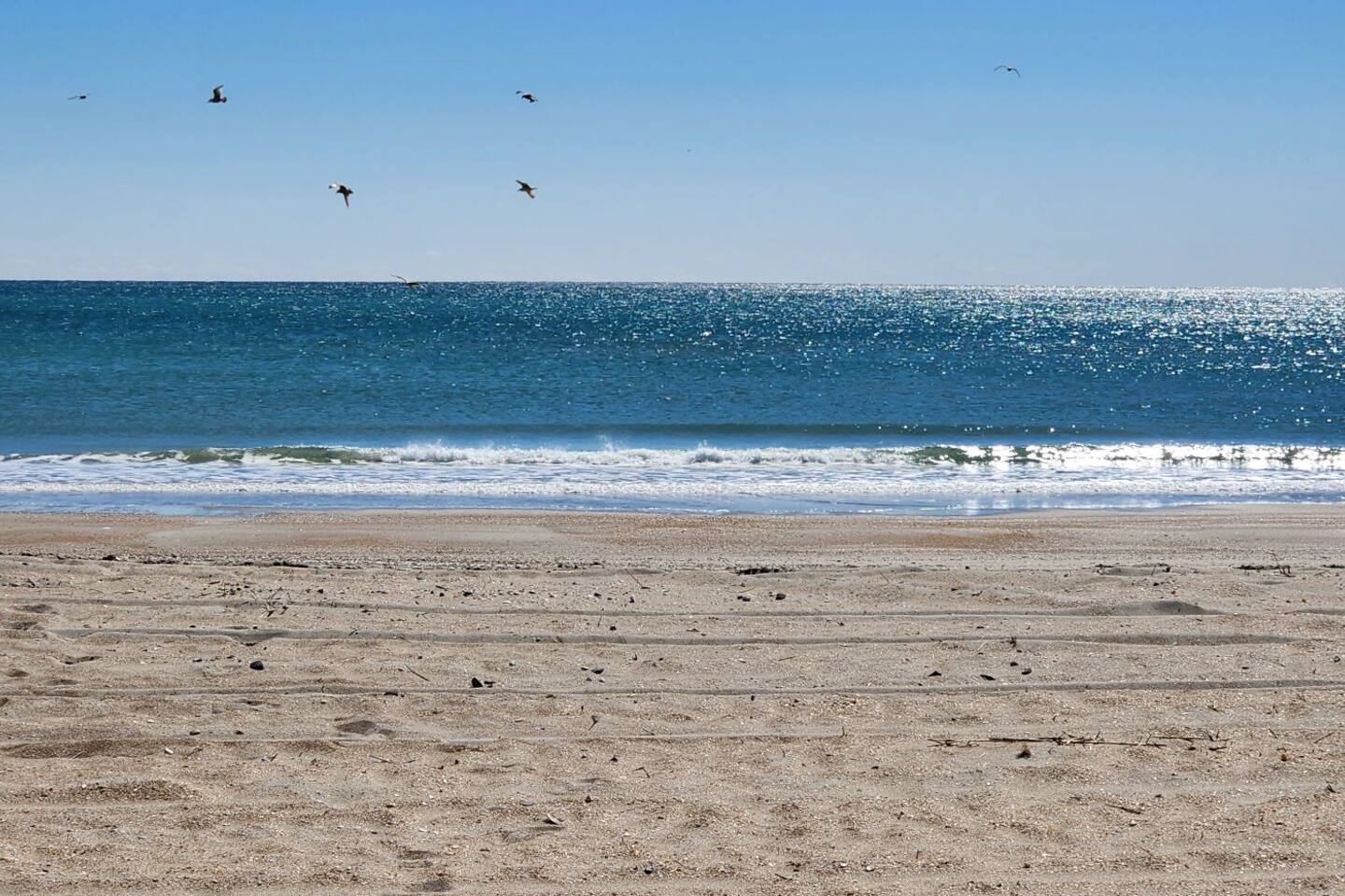 Sandy Feet Retreat King Bed, ocean view, pools E14 — Atlantic Beach, NC — vacation rental