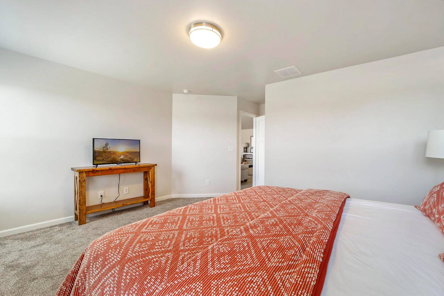 Wendell Townhome, 3bed/2bath/garage/private yard