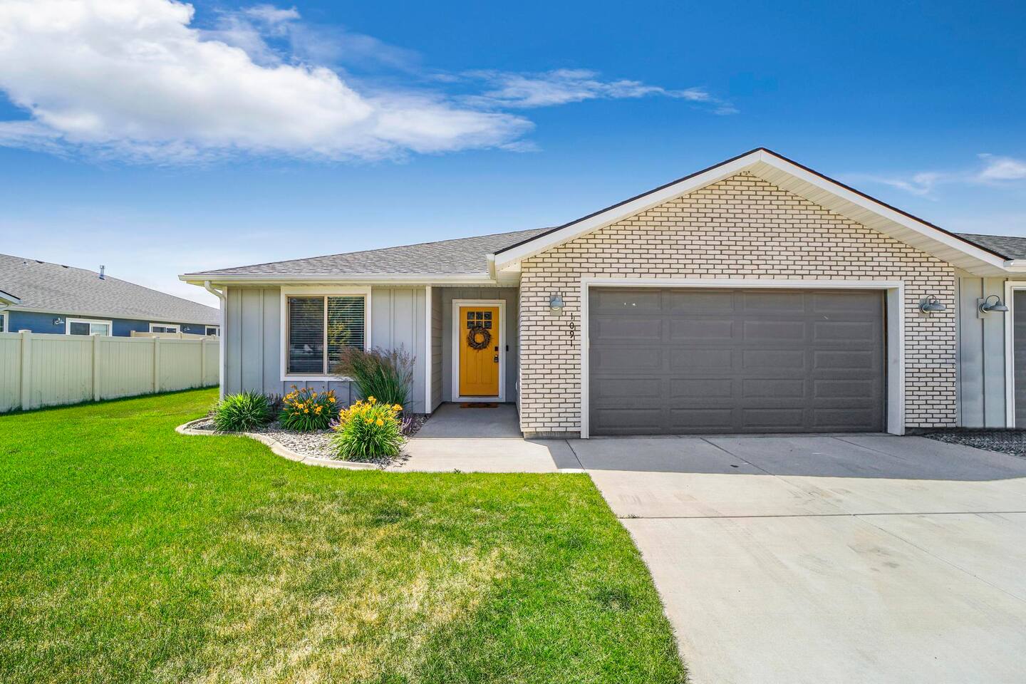 Wendell Townhome, 3bed/2bath/garage/private yard