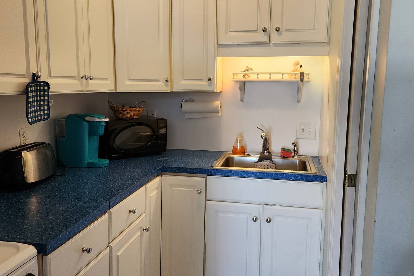 OS101 -Double unit, bedroom, Wi-Fi, steps to ocean