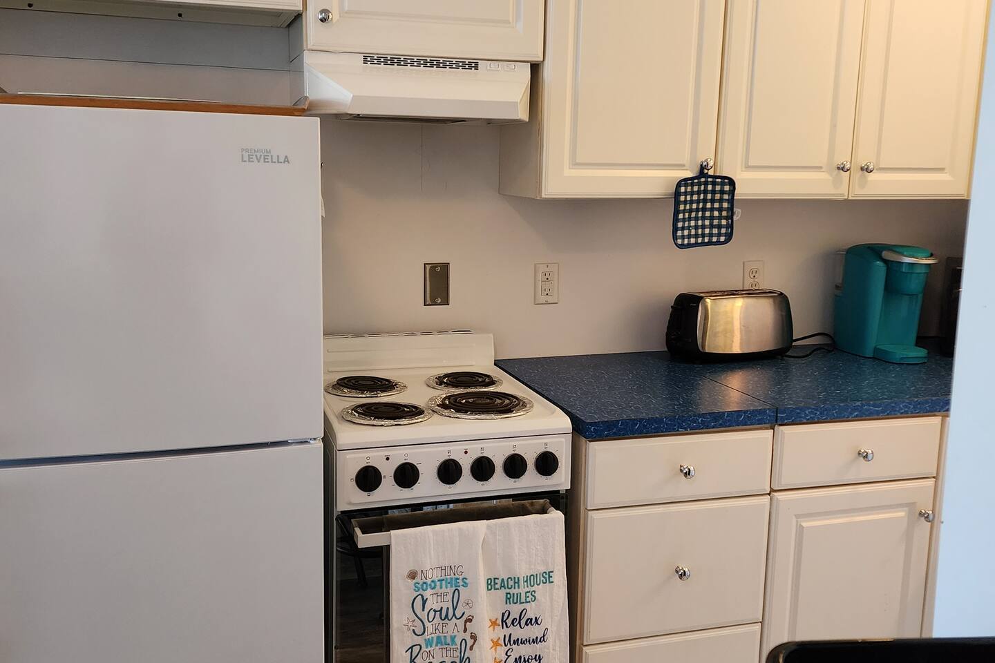 OS101 -Double unit, bedroom, Wi-Fi, steps to ocean