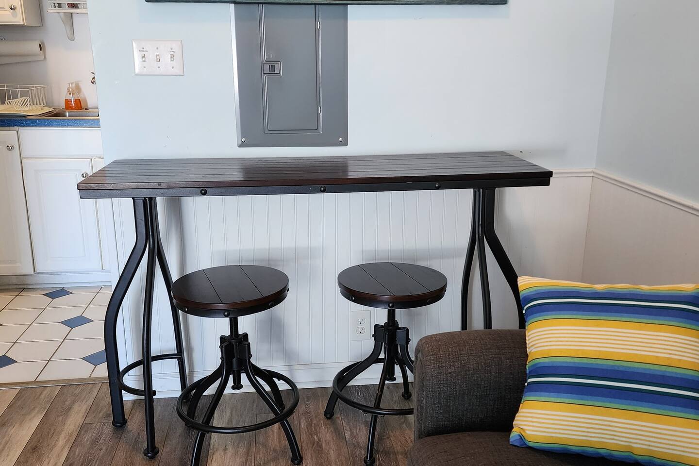 OS101 -Double unit, bedroom, Wi-Fi, steps to ocean