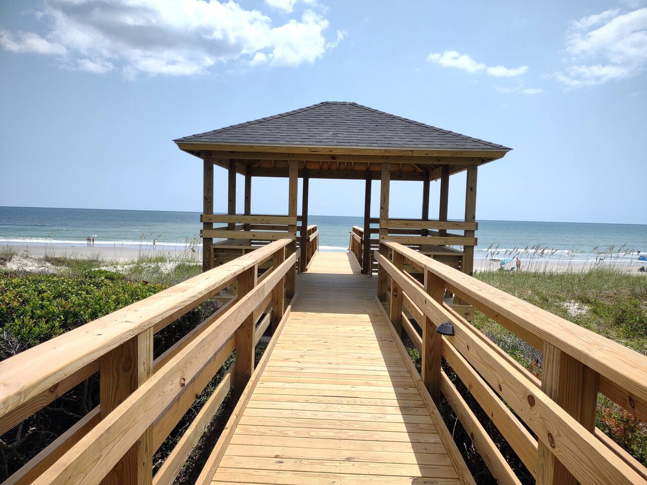 OS101 -Double unit, bedroom, Wi-Fi, steps to ocean
