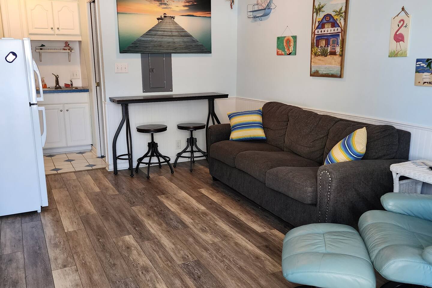 OS101 -Double unit, bedroom, Wi-Fi, steps to ocean
