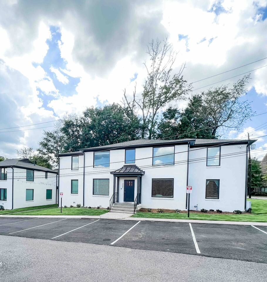 Beautiful 2BR Condo in Homewood next to SOHO