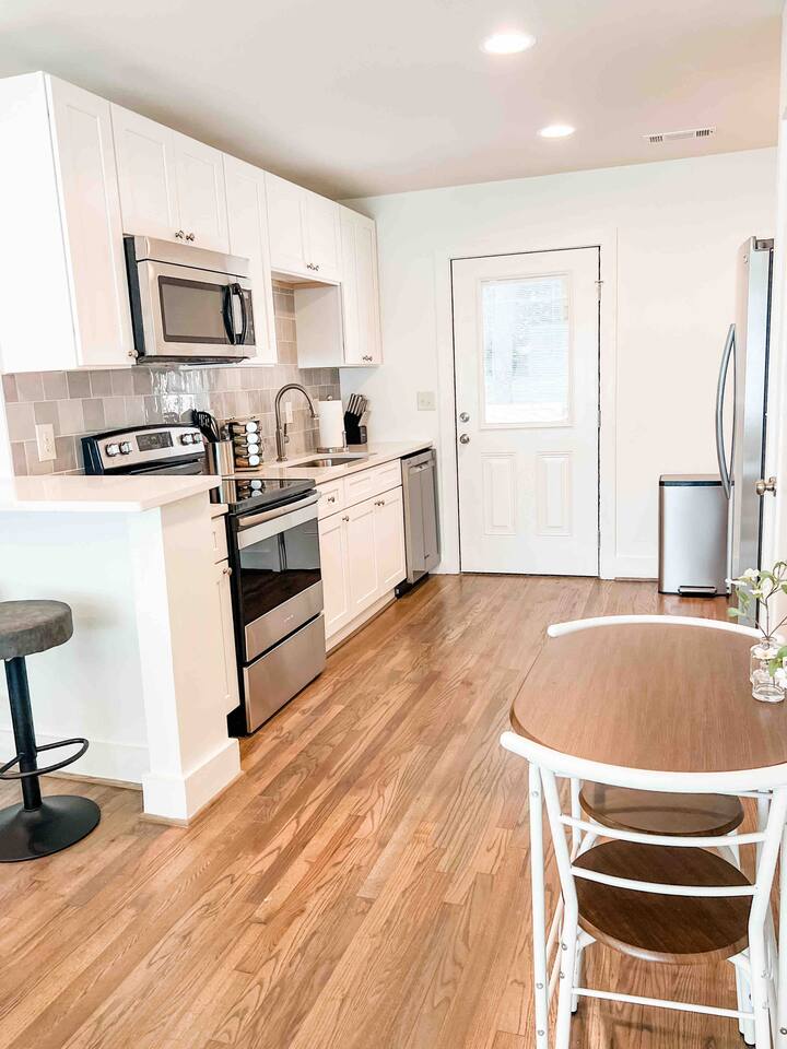 Beautiful 2BR Condo in Homewood next to SOHO