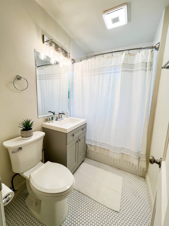 Charming 2 bedroom townhome in downtown Homewood