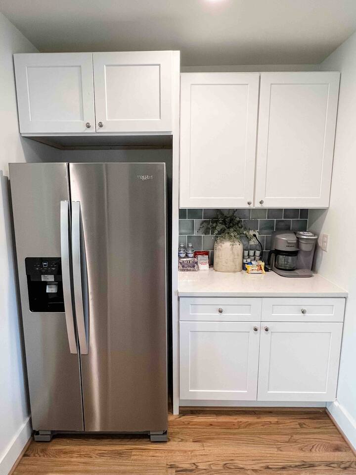 Cute 2 BR Condo Downtown Homewood