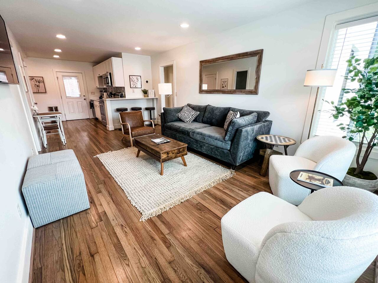 Delightful 2 BR Condo Downtown Homewood — Homewood — vacation rental