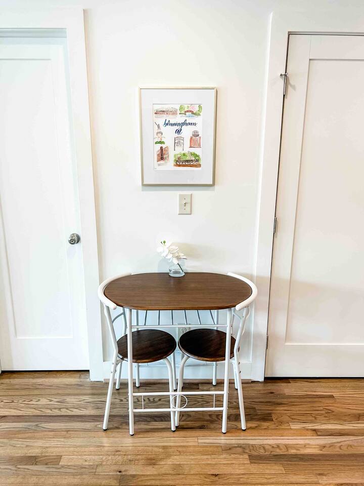 Delightful 2 BR Condo Downtown Homewood