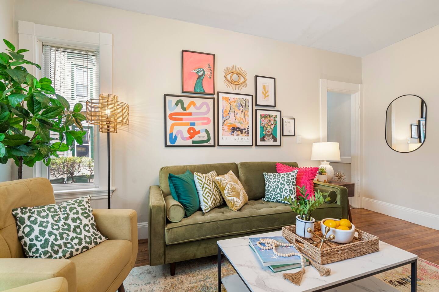 Downtown Beverly Minutes to Salem+Train w/Parking — Beverly — vacation rental