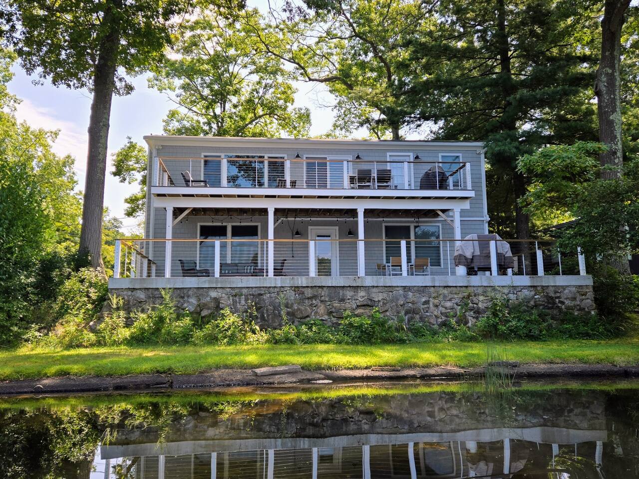 Entire Lakefront House on Pattagansett — East Lyme — vacation rental
