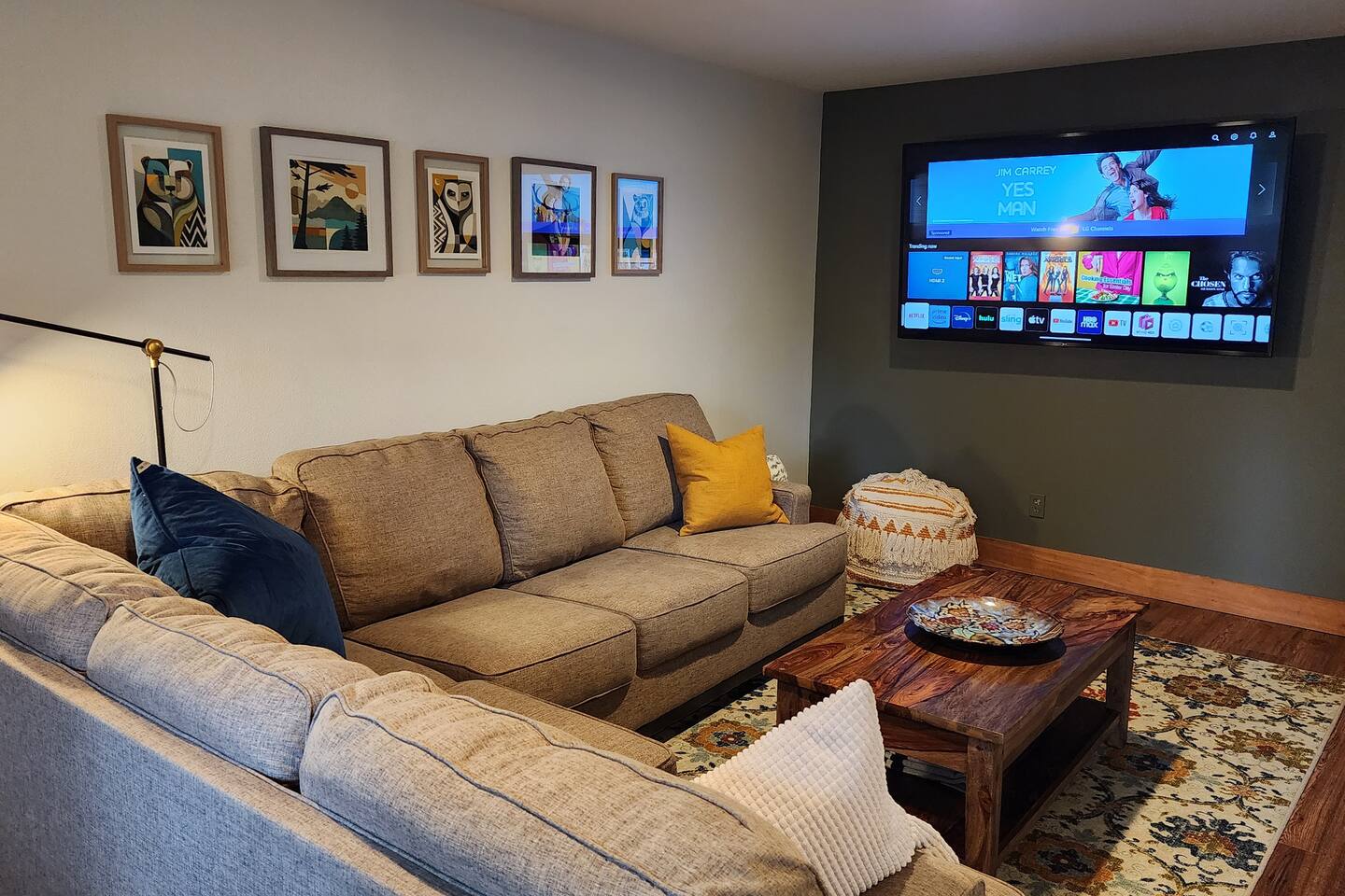 North End•2min to UPS•BBQ•King•Full Kitchen•3 TVs