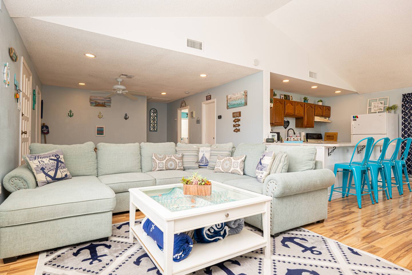 "Anchored Inn" | Great Location | Sleeps 12 | BBQ