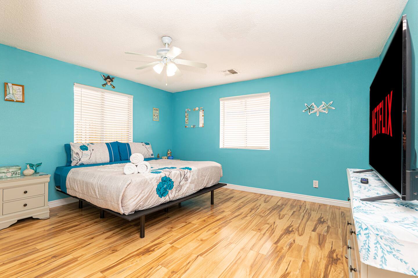 "Anchored Inn" | Great Location | Sleeps 12 | BBQ